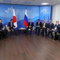 Президент Владимир ПУТИН и премьер-министр Японии Синдзо АБЭ провели переговоры во Владивостоке. Фото ТАСС