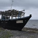 Брошенная северокорейская шхуна, прибившаяся к российскому берегу