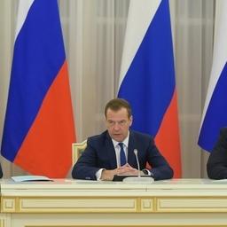 Вице-премьер Аркадий ДВОРКОВИЧ, председатель правительства Дмитрий МЕДВЕДЕВ и министр сельского хозяйства Александр ТКАЧЕВ. Фото пресс-службы правительства России