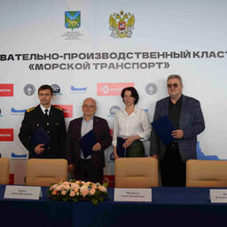 Соглашение о партнерстве для создания и развития центра подписали ректор Морского государственного университета Денис БУРОВ, гендиректор группы компаний «Русский краб» Александр САПОЖНИКОВ, и.о. министра профессионального образования и занятости населения Приморья Елена МАГЕРЧУК, заместитель гендиректора по кадровой политике ГК «Сигма Марин Технолоджи» Владислав ВАКСМАН