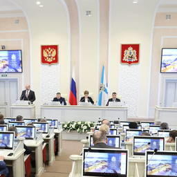 На февральской сессии Архангельского областного собрания депутатов выступил губернатор Игорь ОРЛОВ. Фото пресс-службы правительства региона