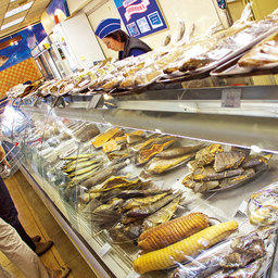 Продукция коптильного цеха в летний сезон идет нарасхват