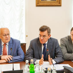 Исполнительный вице-президент РСПП Виктор ЧЕРЕПОВ, председатель комиссии РСПП по рыбному хозяйству и аквакультуре Герман ЗВЕРЕВ и президент Ассоциации добытчиков краба Дальнего Востока Александр ДУПЛЯКОВ