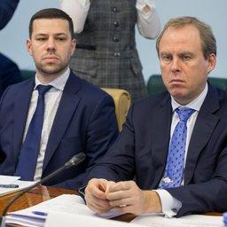 Представитель Минприроды Роман МИНУХИН и заместитель руководителя Росрыболовства Василий СОКОЛОВ. Фото пресс-службы Совета Федерации