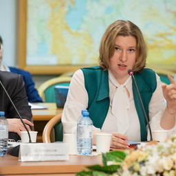 Заместитель руководителя Роскачества Елена САРАТЦЕВА. Фото пресс-службы Комитета Госдумы по природным ресурсам, собственности и земельным отношениям