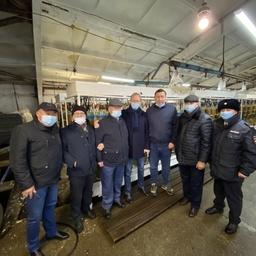 В связи с рекордом по закладке икры омуля Большереченский рыбоводный завод посетил заместитель руководителя Росрыболовства Василий СОКОЛОВ. Фото пресс-службы Главрыбвода