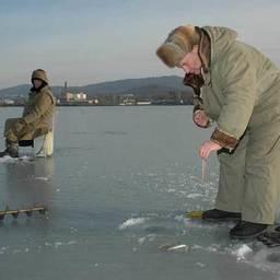 Подледная рыбалка. Владивосток, декабрь 2006 г.