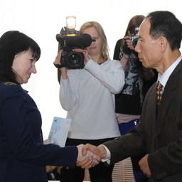 Подписание соглашения между корпорацией Korea Trading & Industries Co., Ltd и Владморрыбколледжем об учреждении стипендии для учащихся ВМРК. Владивосток, январь 2011 г.