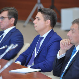 Президент Ассоциации добытчиков минтая Герман ЗВЕРЕВ, начальник ФГБУ «Центр системы мониторинга рыболовства и связи» Артем ВИЛКИН, начальник Владивостокского филиала ЦСМС Демьян ЧЕКУНОВ