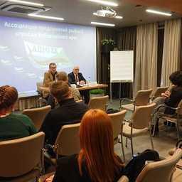 Председатель совета директоров медиахолдинга Fishnews Эдуард КЛИМОВ и президент Ассоциации предприятий рыбной отрасли Сергей РЯБЧЕНКО