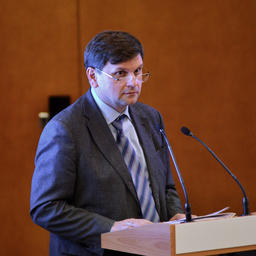 Президент Ассоциации судовладельцев рыбопромыслового флота Алексей ОСИНЦЕВ на конференции в Госдуме. Фото пресс-службы Росрыболовства