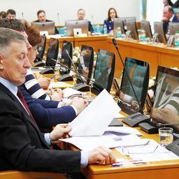 Законопроект о крабовых аукционах обсудили на заседании Сахалинской областной думы. Фото пресс-службы регионального парламента