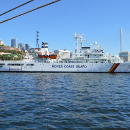Во Владивостоке торжественно встретили корейский корабль морской полиции