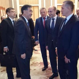 Заместитель премьера Государственного совета Китая Ван ЯН, министр по развитию Дальнего Востока Александр ГАЛУШКА, вице-премьер – полпред президента России в ДФО Юрий ТРУТНЕВ. Фото пресс-центра Минвостокразвития