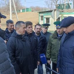 В Приморье вице-премьер — полпред президента в ДФО Юрий ТРУТНЕВ и губернатор Олег КОЖЕМЯКО проинспектировали ход строительства нового пункта пропуска «Краскино». Фото пресс-службы полпредства