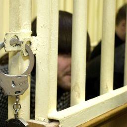 Четыре местных жителя, обвиняются в крупных хищениях рыбы, икры и других продуктов из рефрижераторных контейнеров. Фото пресс-службы краевой прокуратуры