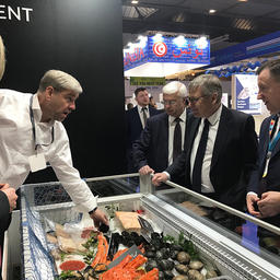 Стенды российских производителей на Seafood Expo Global 2019 посетил заместитель руководителя Росрыболовства Петр САВЧУК. Фото пресс-службы Росрыболовства