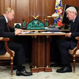 Президент Владимир ПУТИН с директором Федеральной службы по финансовому мониторингу Юрием ЧИХАНЧИНЫМ. Фото пресс-службы президента