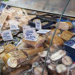 Одинаковая продукция в соседних палатках зачастую реализовывалась по разным ценам