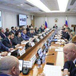 Комитет Совета Федерации по аграрно-продовольственной политике и природопользованию рассмотрел вопросы рыбной отрасли. Фото пресс-службы СФ