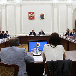 Руководитель Росрыболовства Илья ШЕСТАКОВ и врио главы Карелии Артур ПАРФЕНЧИКОВ провели совещание по развитию аквакультуры республики. Фото пресс-службы правительства региона