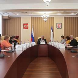 Глава Республики Крым Сергей АКСЕНОВ встречается с родными членов команды. Фото из Facebook-аккаунта Сергея Аксенова