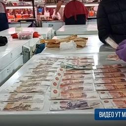 Изъятые деньги. Кадр оперативной съемки