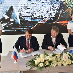 Договоры на площадке ВЭФ подписали заместитель министра секльского хозяйства – руководитель Росрыболовства Илья ШЕСТАКОВ и руководитель группы «Норебо» Александр ИСАКОВ