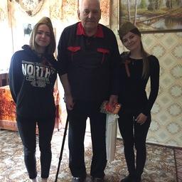 Волонтеры фонда «Родные острова» поздравили ветеранов Невельского городского округа с Днем Победы. Фото пресс-службы фонда
