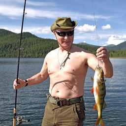 На отдыхе в Республике Тыва глава государства Владимир ПУТИН занялся подводной охотой и рыбалкой на каскаде горных озер. Фото пресс-службы президента