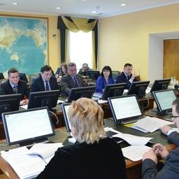 На селекторе в Росрыболовстве рассмотрели поступившие из регионов и от рыбаков вопросы о предстоящей кампании по перезаключению договоров. Фото пресс-службы ФАР