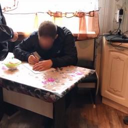 По версии задержанного, он нашел ценный товар в районе дамбы реки Кукля. Кадр видео пресс-службы МВД России