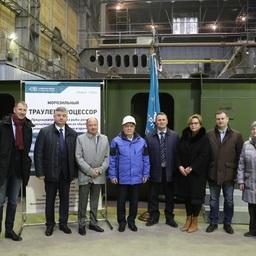 Семья Льва БРЕЙХМАНА, представители группы «Норебо» и «Северной верфи» на фоне закладной секции траулера. Фото пресс-службы ПАО СЗ «Северная верфь»