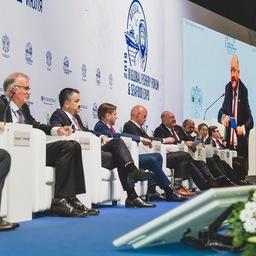 Губернатор Камчатки Владимир ИЛЮХИН выступил на пленарном заседании Международного рыбопромышленного форума в Санкт-Петербурге. Фото пресс-службы правительства края