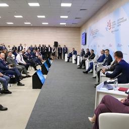 На сессии ВЭФ крупнейшие игроки отрасли высказали свои взгляды на будущее программы инвестиционных квот и крабовые аукционы. Фото предоставлено Росконгрессом