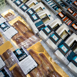 Немалый интерес вызвала новая линейка продукции из деликатесной сардины-иваси под брендом «Русская рыбная фактория». Фото ESG