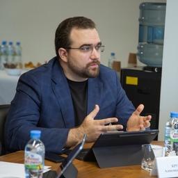 Модератор круглого стола Александр КРУТИКОВ