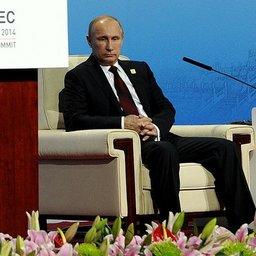 Владимир ПУТИН на заседании сессии в рамках Делового саммита форума «Азиатско-тихоокеанское экономическое сотрудничество» на тему «Значение АТР для России». Фото пресс-службы Президента РФ