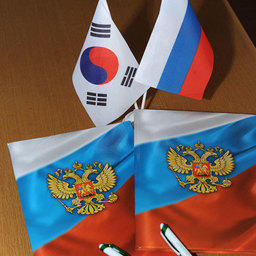 Подписание соглашения между корпорацией Korea Trading & Industries Co., Ltd и Владморрыбколледжем об учреждении стипендии для учащихся ВМРК. Владивосток, январь 2011 г.