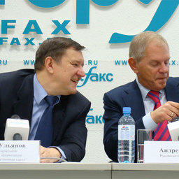 Президент ФУО ОАО «УЭК» Николай УЛЬЯНОВ и руководитель Росрыболовства Андрей КРАЙНИЙ представляют журналистам вариант «карты рыболова». Декабрь 2011 года.