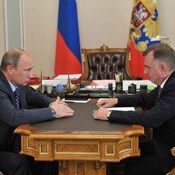 Глава государства Владимир Путин провел рабочую встречу с руководителем Пограничной службы ФСБ России Владимиром Кулишовым. Фото пресс-службы Президента РФ.