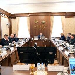 Вопросы разработки и реализации комплексной программы восстановления запасов муксуна, нельмы и чира в Обь-Иртышском бассейне обсудили на совещании в Тюмени. Фото пресс-службы Росрыболовства