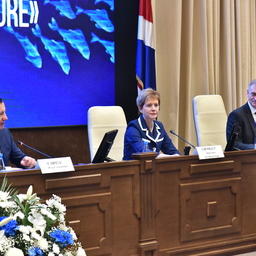 Круглый стол проводил заместитель руководителя Росрыболовства Петр САВЧУК