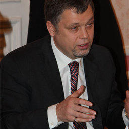 В. ЗИМНИЦКИЙ - Председатель Совета директоров ОАО "Норд-Вест Ф.К."