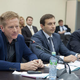 Генеральный директор ООО «Технологическое оборудование» Олег КОМАРОВ и начальник управления организации рыболовства ФАР Андрей Горничных