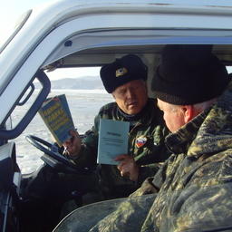 Правила легальной рыбалки разъясняют на месте. Фото из личного архива Виктора Казимирова