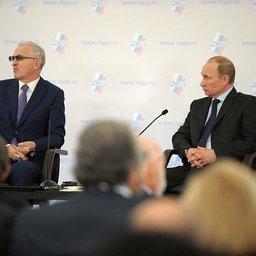 Президент Российского союза промышленников и предпринимателей Александр Шохин и президент Российской Федерации Владимир Путин на съезде РСПП. Фото пресс- службы Президента РФ.