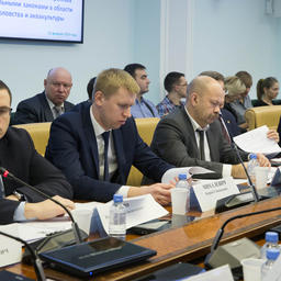 Рабочая группа Совета Федерации рассмотрела резонансный законопроект о продаже 50% крабовых квот через аукционы. Фото пресс-службы СФ