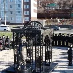 Средства на мемориал собрали местные жители и рыбопромышленники. Скриншот из видео пресс-службы мэрии