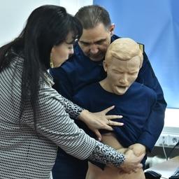 Первая помощь при попадании инородного тела в дыхательные пути